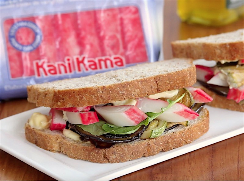 foto de Sandwich de verduras grilladas y Kani Kama Santa Elena